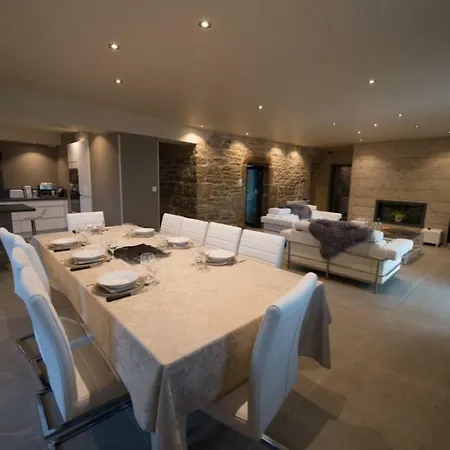 De Charme Caussenard Holiday home *